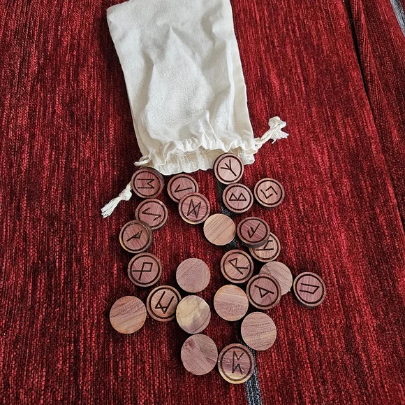 24 Elder Futhark Old Norse Runes Red Cedar - Picture 4 of 4